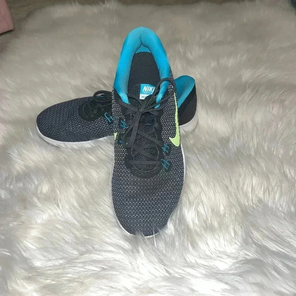 Nike training sneakers/sz8.5 - Picture 1 of 6